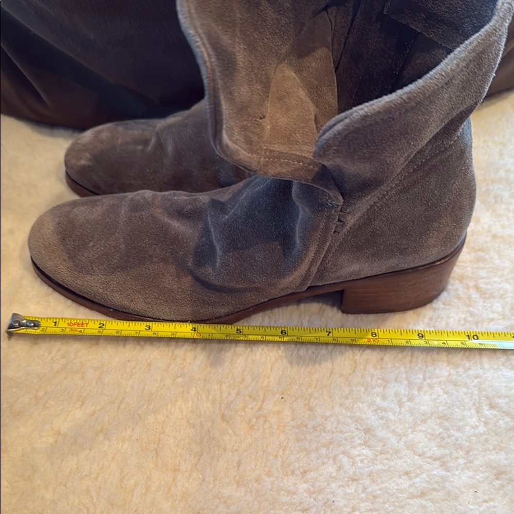 Like new Sundance Italian Suede zip up Slouch Boots with wooden heel and sole - Picture 7 of 16